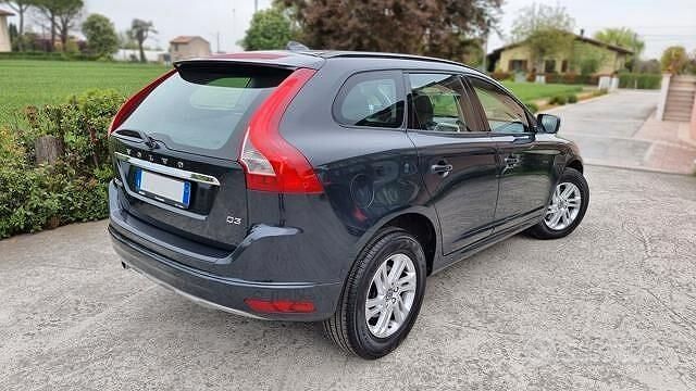 Grigio Usata 2016 Volvo XC60 R-Design SUV | 17.950 € (Buon prezzo) - Immagine 1/4
