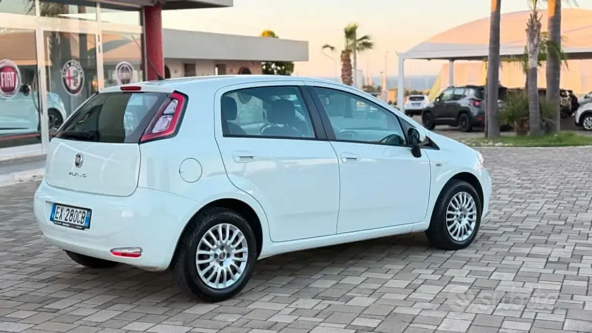 Usata Fiat Punto Street 75 CV (55 kW) 2014 Bianco Utilitaria