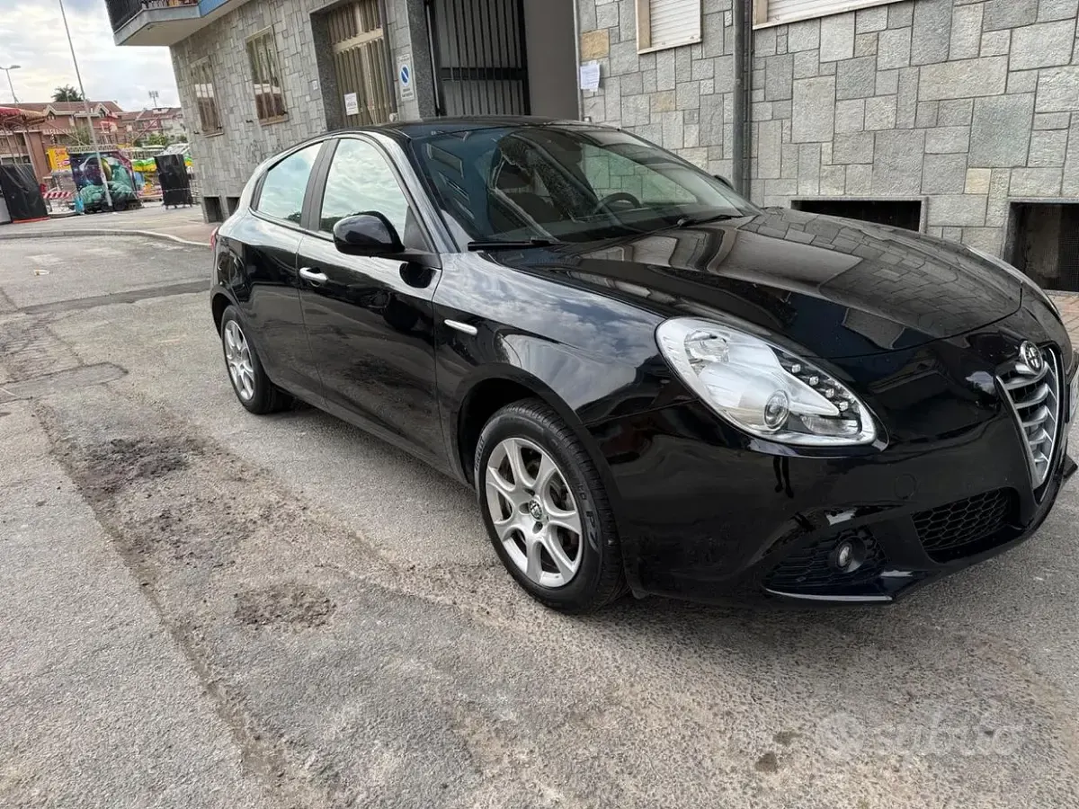 Usata Alfa Romeo Giulietta Distinctive 105 CV (77 kW) 2013 Nero Utilitaria