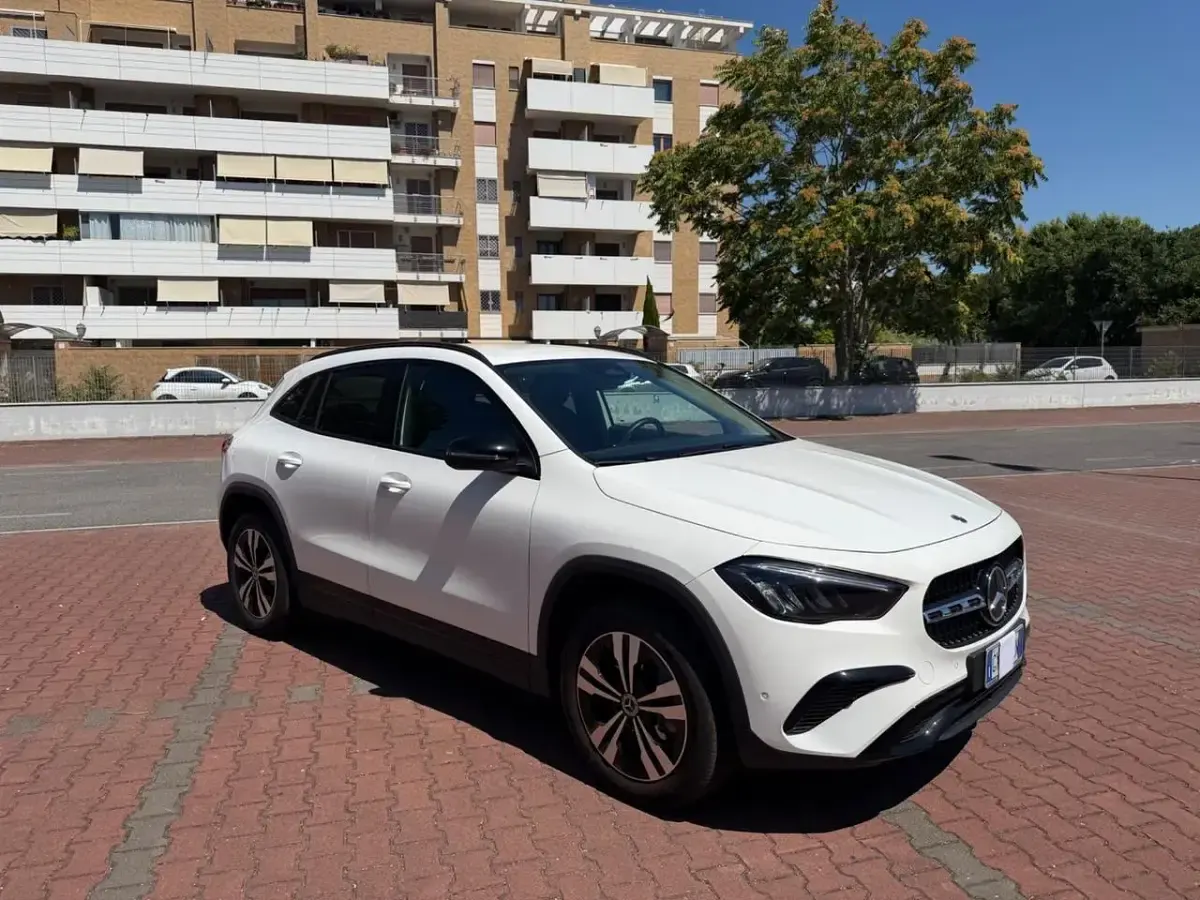 Usata Mercedes GLA200 Advanced 163 CV (119 kW) 2025 Bianco SUV