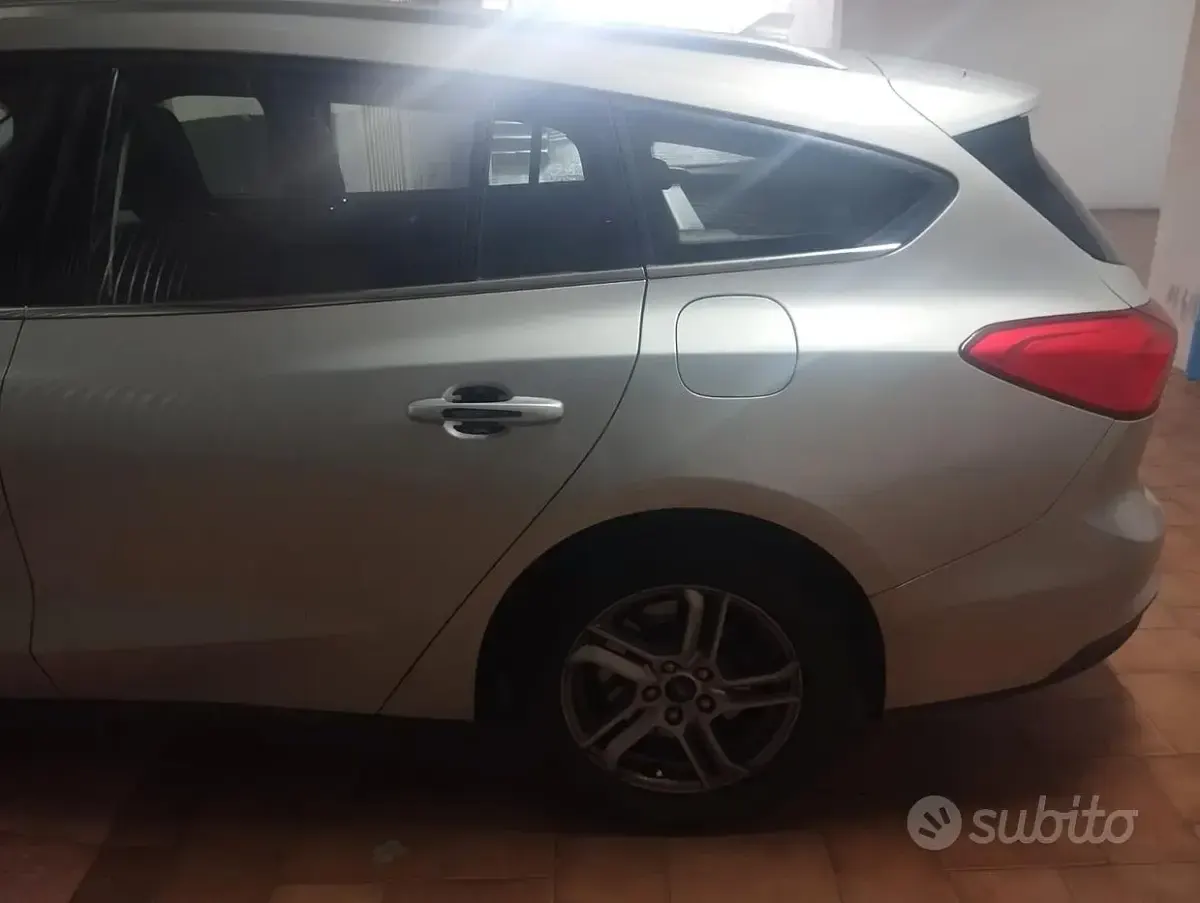 Usata Ford Focus 120 CV (88 kW) 2019 Grigio Station wagon