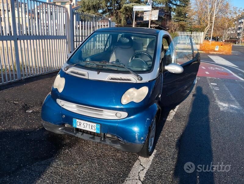 Usata 2004 Smart ForTwo Coupé Due volumi | 1300 € (Ottimo prezzo) - Immagine 1/4
