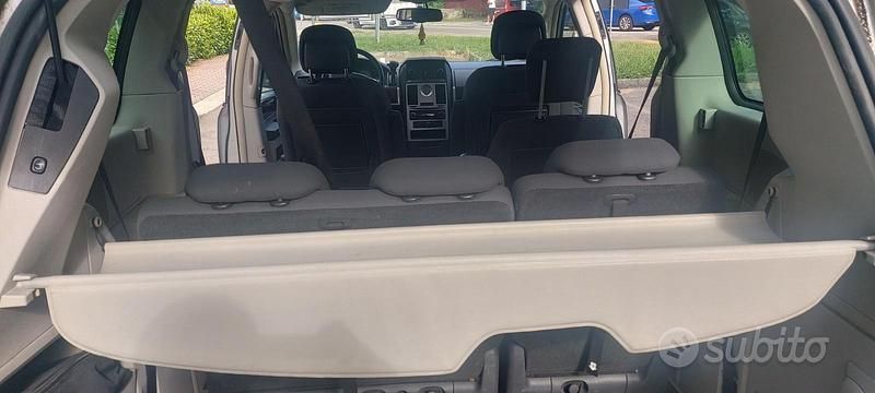 Usata Chrysler Grand Voyager 150 CV (110 kW) 2012 Grigio Monovolume