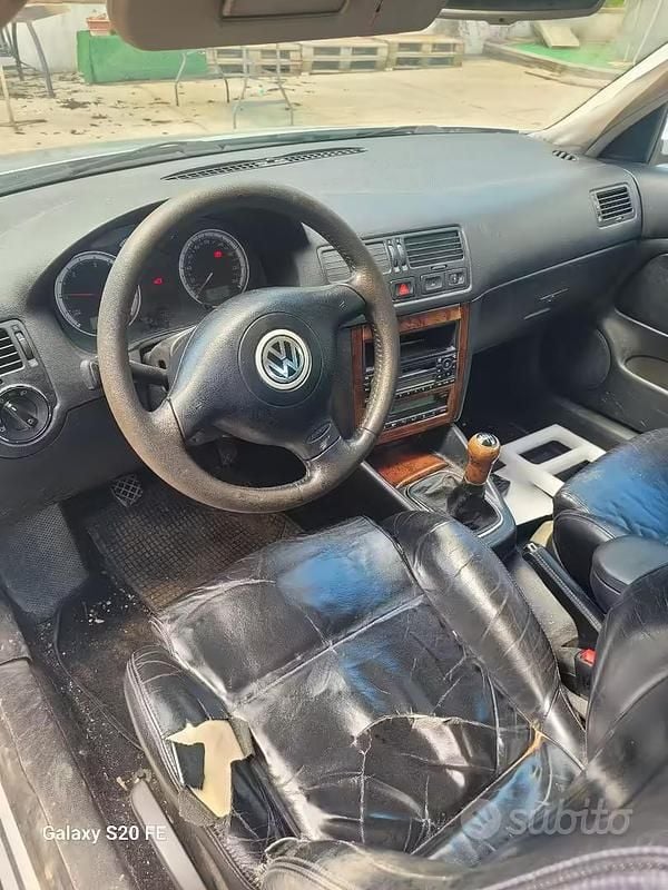 Käytetty VW Bora 116 HP (85 kW) 2001 Harmaa Sedan
