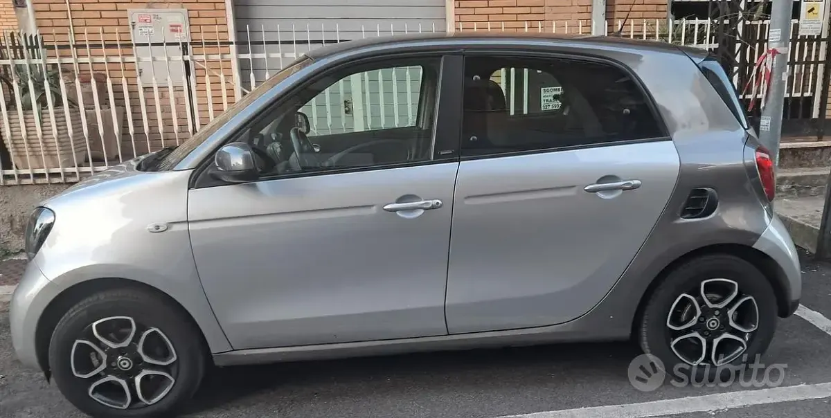 Usata Smart ForFour Passion 90 CV (66 kW) 2018 Grigio Utilitaria
