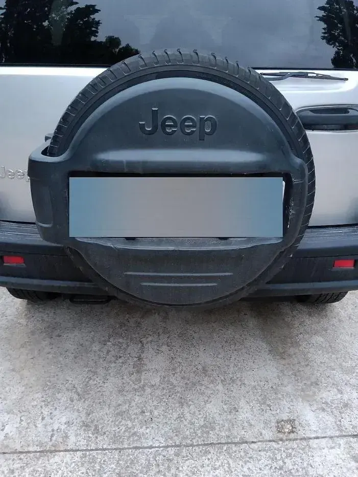 Usata Jeep Cherokee 163 CV (119 kW) 2004 Grigio SUV