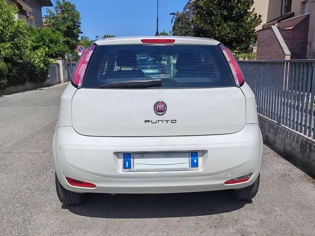 Usata Fiat Punto 77 CV (56 kW) 2013 Bianco Utilitaria