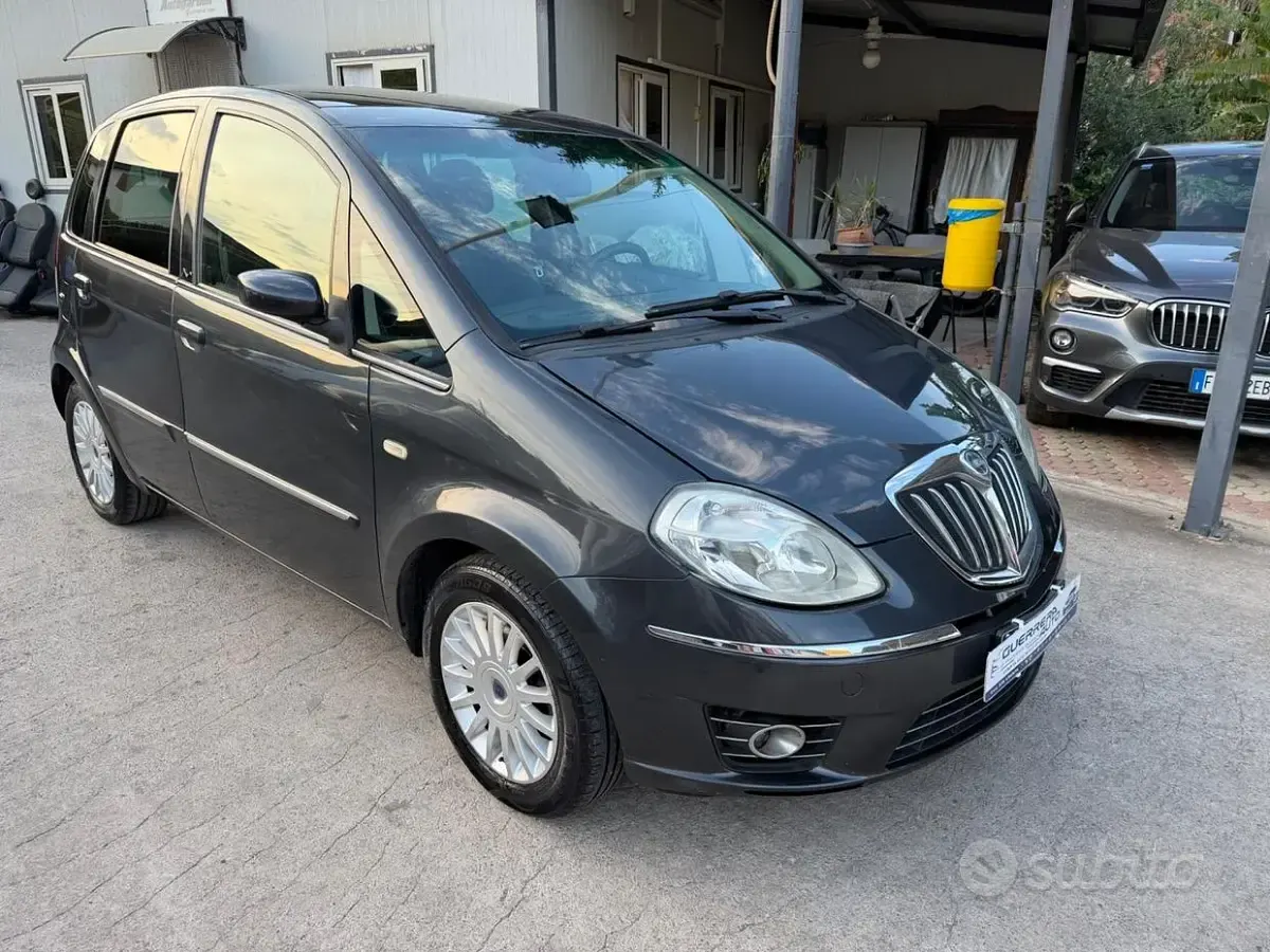 Usata Lancia Musa 90 CV (66 kW) 2008 Marrone Monovolume