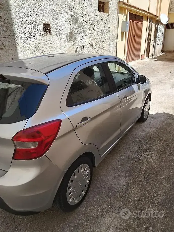 Usata Ford Ka 70 CV (51 kW) 2017 Grigio Berlina
