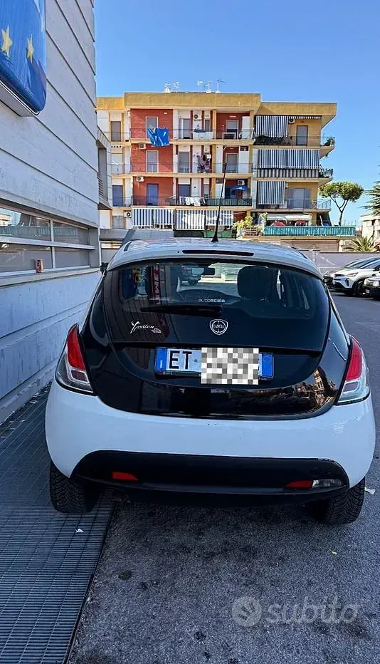 Usata Lancia Ypsilon 80 CV (58 kW) 2014 Bianco Utilitaria