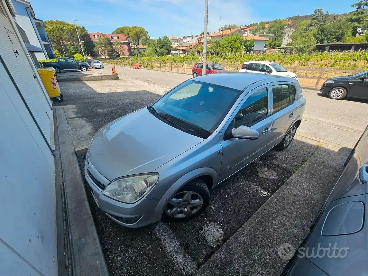 Usata Opel Astra 115 CV (84 kW) 2008 Grigio Berlina