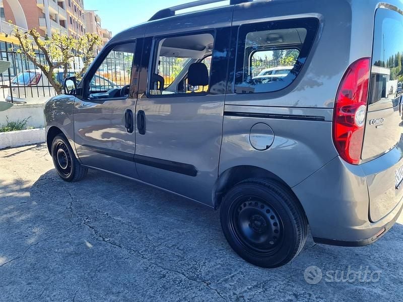 Usata Opel Combo 95 CV (69 kW) 2017 Grigio Monovolume