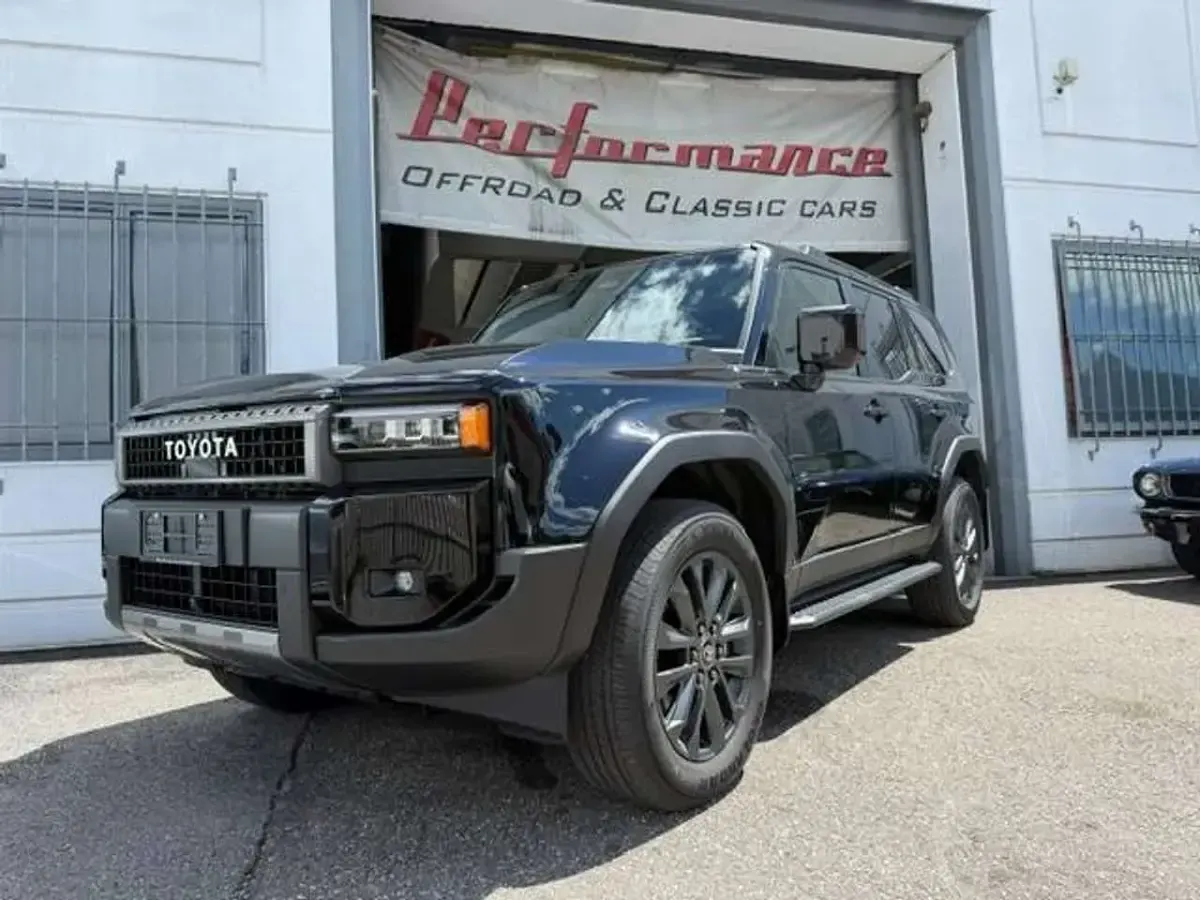 Nuova Toyota Land Cruiser Lounge 205 CV (150 kW) 2026 Nero attitude mica SUV