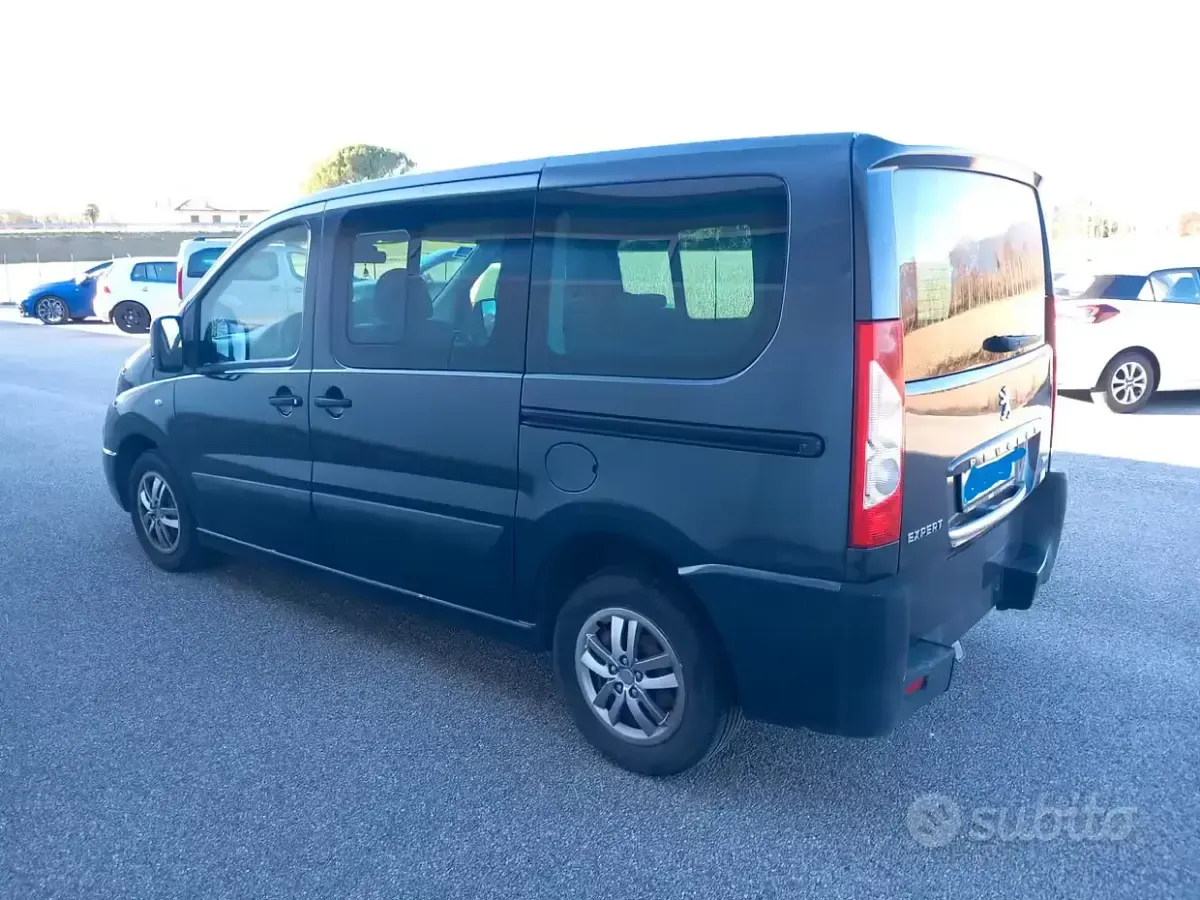 Gebraucht Peugeot Expert 90 PS (66 kW) 2011 Schwarz Van