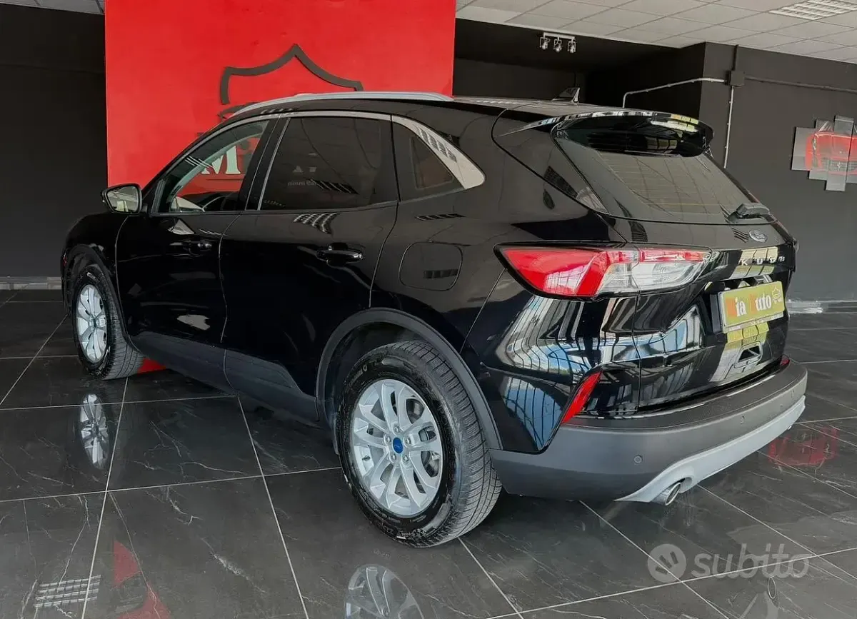 Begagnad Ford Kuga Business Edition 120 HK (88 kW) 2021 Svart SUV