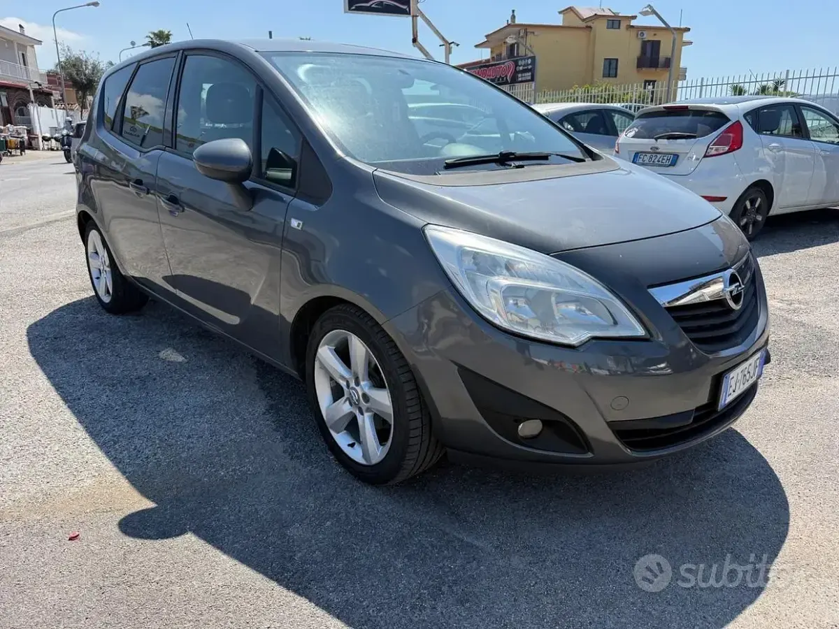 Usata Opel Meriva Cosmo 101 CV (74 kW) 2011 Grigio Monovolume