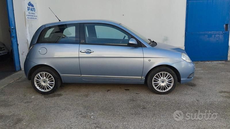 Usata Lancia Ypsilon 75 CV (55 kW) 2011 Blu Utilitaria