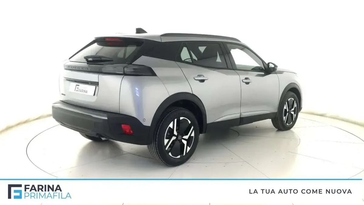 Usata Peugeot 2008 Allure 101 CV (74 kW) 2026 Grigio artense SUV