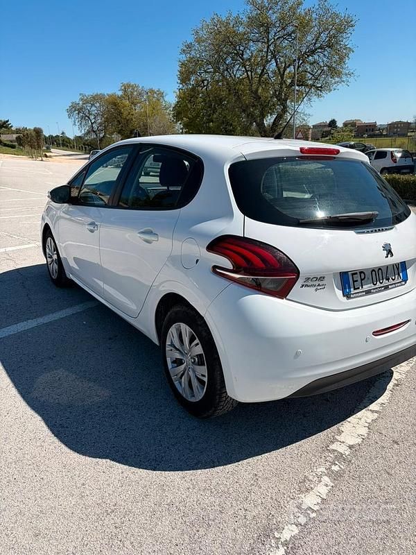 Usata Peugeot 208 Active 82 CV (60 kW) 2012 Utilitaria