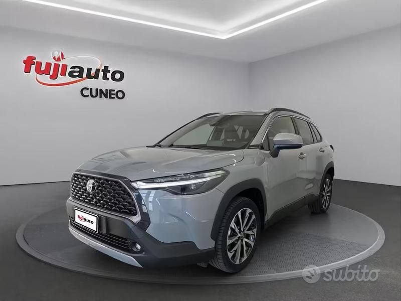 Usata Toyota Corolla Cross Trend 140 CV (102 kW) 2025 Cement grey SUV