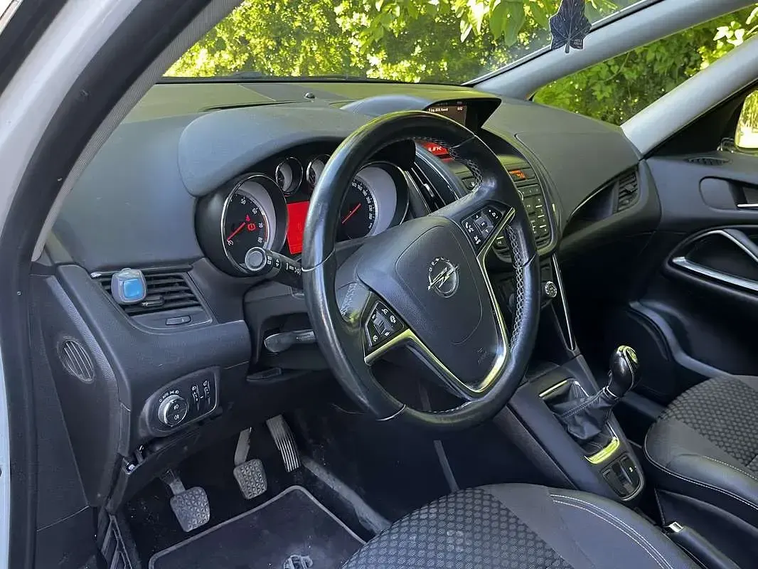 Usata Opel Zafira Tourer Cosmo 150 CV (110 kW) 2015 Bianco Monovolume