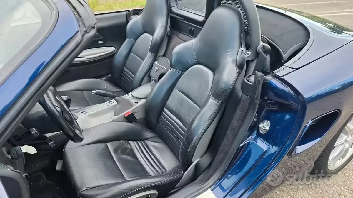 Second-hand Porsche Boxster 220 CP (161 kW) 2001 Albastru Cabrio