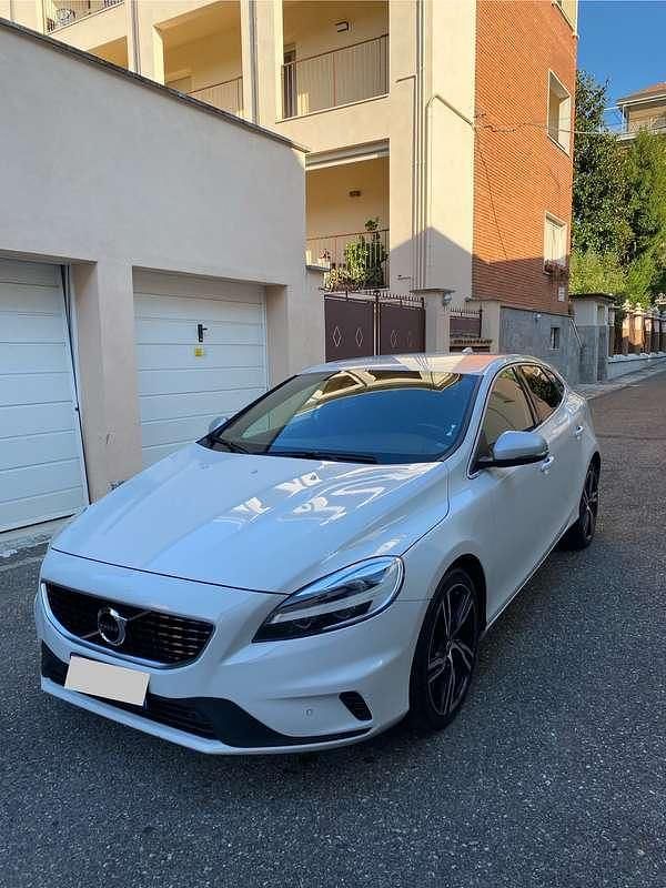 Usata Volvo V40 R-Design Momentum 120 CV (88 kW) 2018 Bianco Berlina