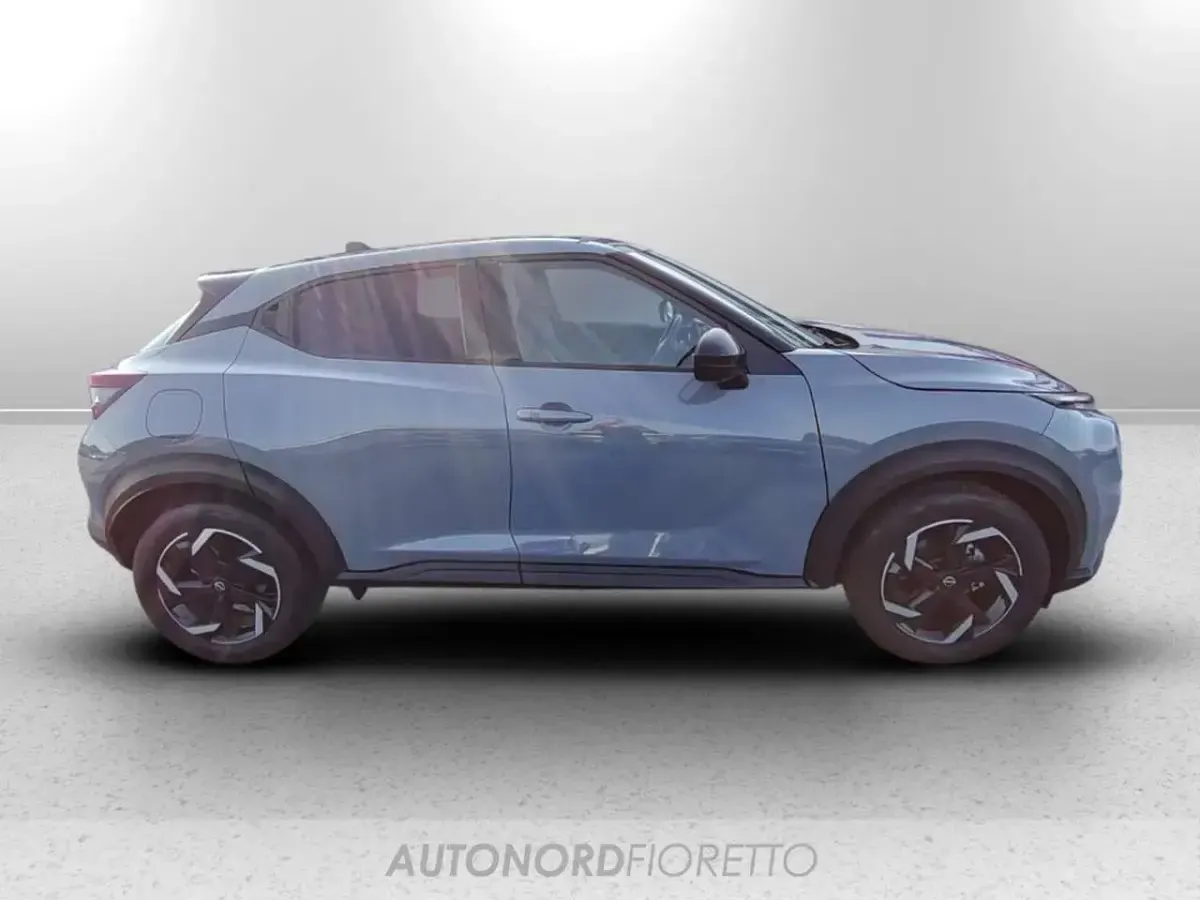 Usata Nissan Juke Acenta 114 CV (83 kW) 2023 Grigioblack SUV
