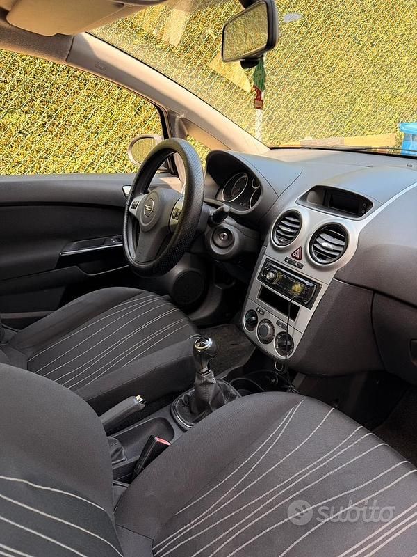 Usata Opel Corsa 69 CV (50 kW) 2009 Nero Utilitaria