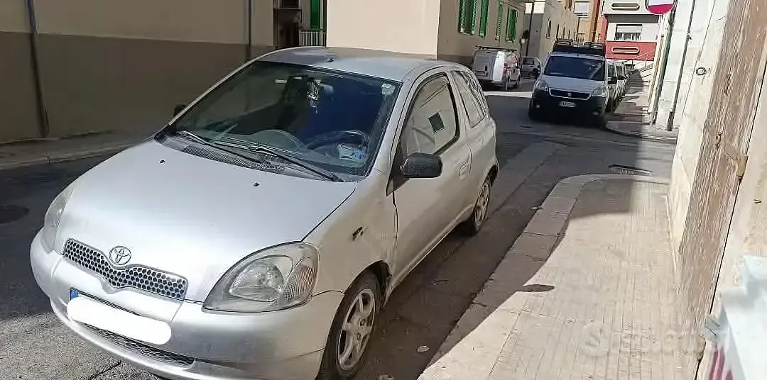 Occasion Toyota Yaris 68 ch (50 kW) 2001 Gris Berline