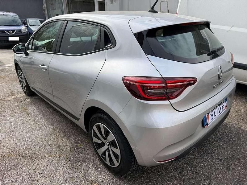 Usado Renault Clio V 101 HP (74 kW) 2023 Cinzento Sedan