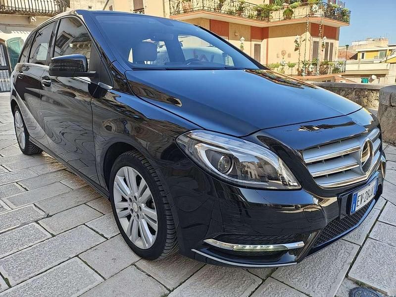 Usata Mercedes B180 Premium 109 CV (80 kW) 2014 Nero Utilitaria