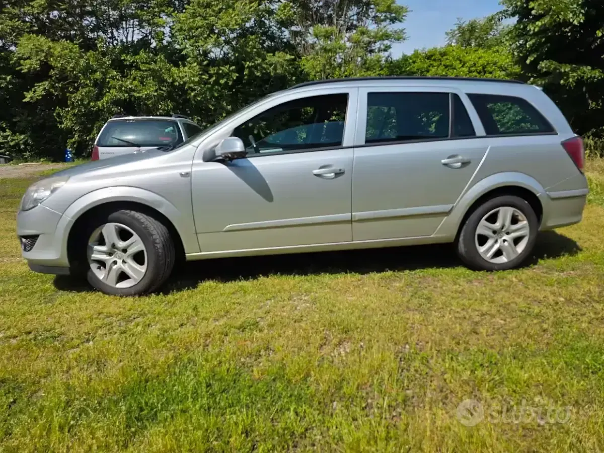 Usata Opel Astra 110 CV (80 kW) 2009 Grigio Station wagon