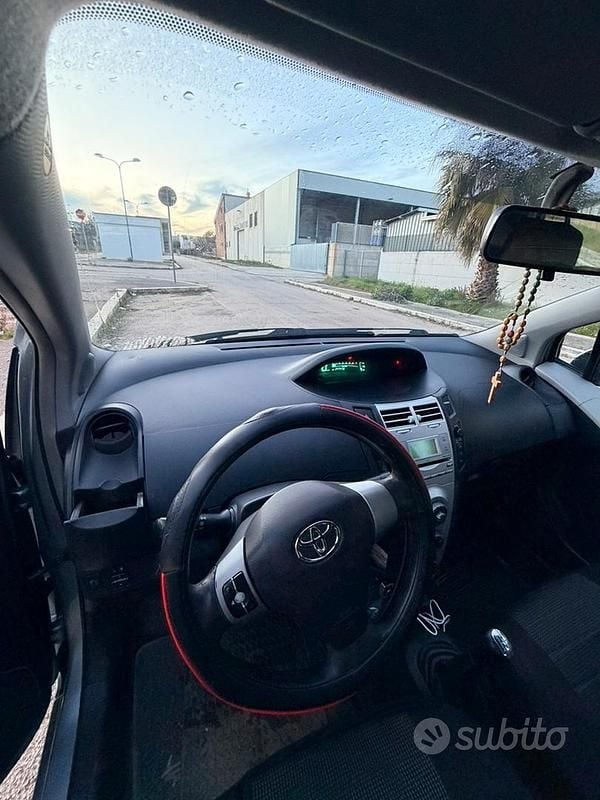 Usata Toyota Yaris Sol 65 CV (47 kW) 2006 Grigio Utilitaria