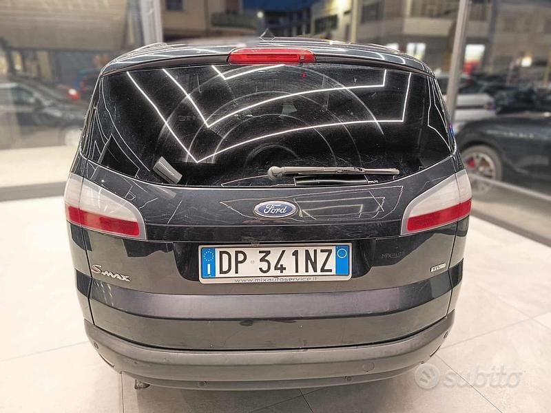 Begagnad Ford S-MAX Titanium 140 HK (102 kW) 2009 Svart Minibuss