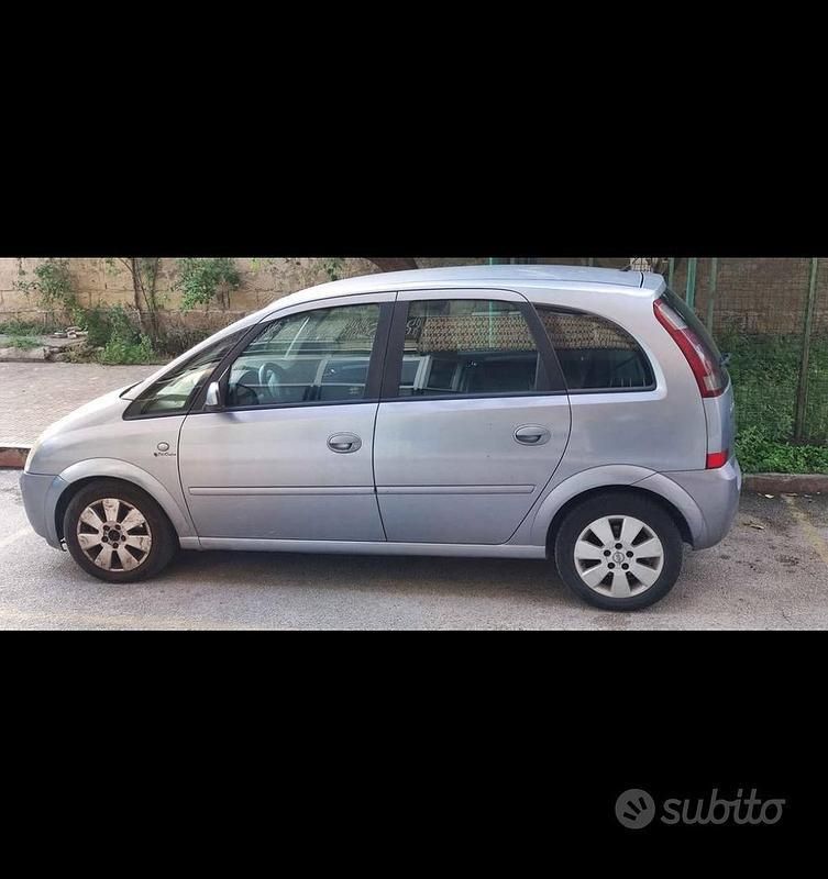 Usata Opel Meriva 110 CV (80 kW) 2006 Grigio Monovolume