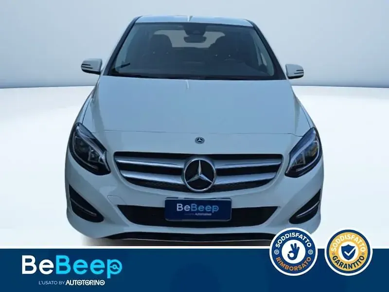 Usata Mercedes B180 109 CV (80 kW) 2017 Bianco pastello Utilitaria