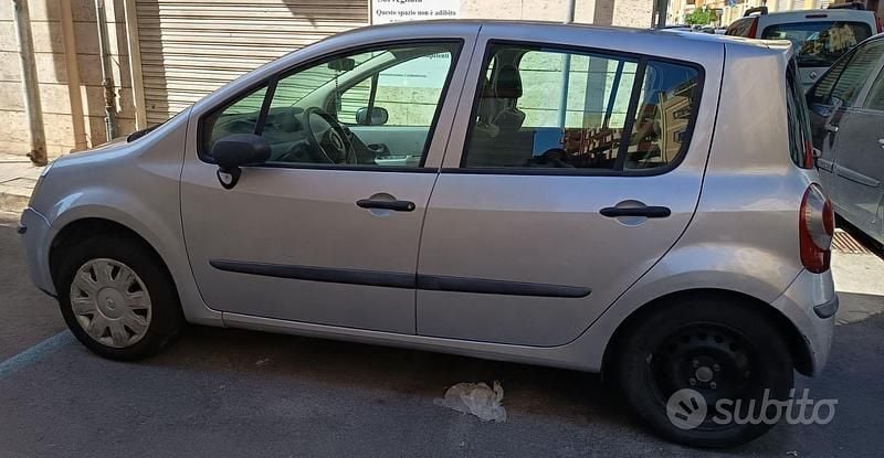 Usata Renault Modus Dynamique 70 CV (51 kW) 2008 Grigio Monovolume