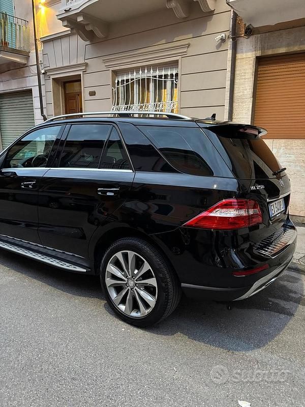 Käytetty Mercedes ML250 Edition 204 HP (150 kW) 2015 Ruskea Katumaasturi