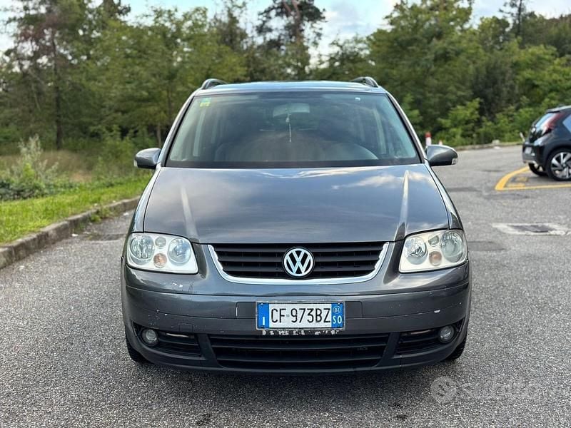 Usata VW Touran Highline 136 CV (100 kW) 2004 Grigio Monovolume