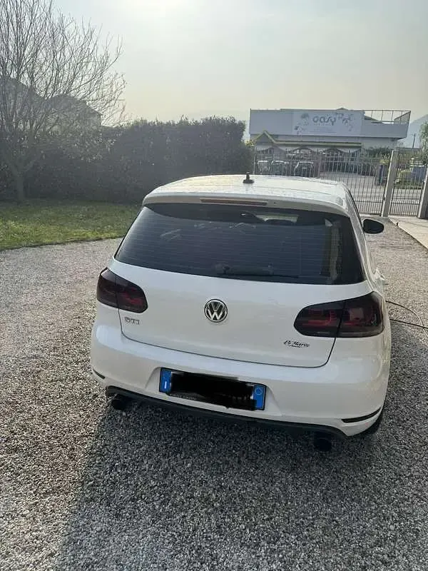 Używany VW Golf VII GTI 220 KM (161 kW) 2014 Biały Sedan/Limuzyna