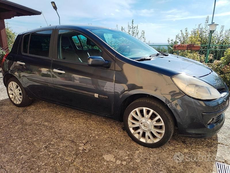 Nero Usata 2006 Renault Clio II LE Berlina | 1750 € - Immagine 1/4