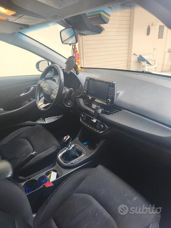 Usata Hyundai i30 110 CV (80 kW) 2018 Bianco Station wagon