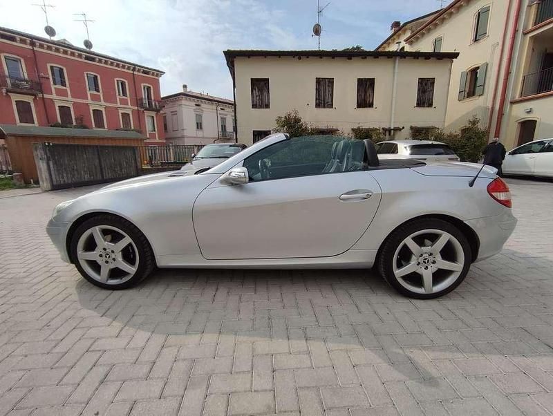 Usata Mercedes SLK280 231 CV (169 kW) 2005 Argento Cabrio