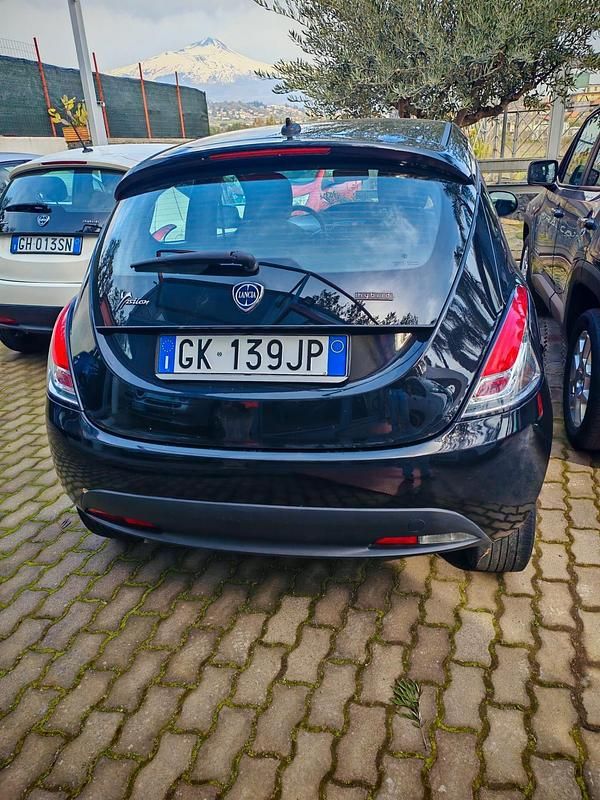 Usata Lancia Ypsilon Silver 69 CV (50 kW) 2022 Nero Utilitaria