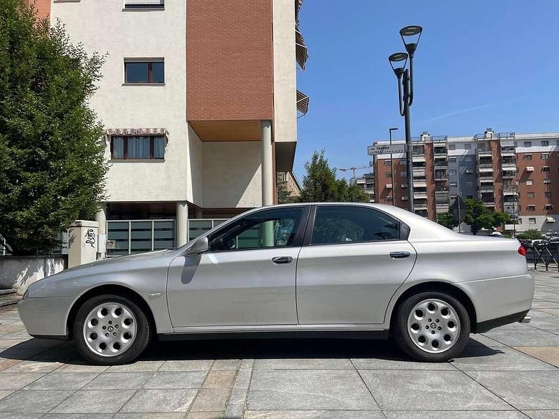 Usata Alfa Romeo 166 205 CV (150 kW) 1999 Grigio Berlina