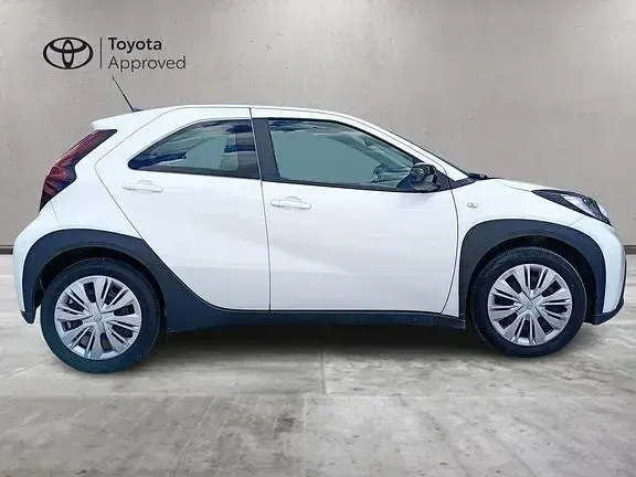 Usata Toyota Aygo X Active 72 CV (52 kW) 2023 Bianco SUV