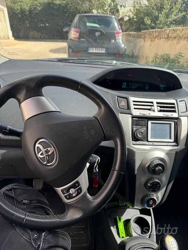 Usata Toyota Yaris 2008 Grigio Utilitaria