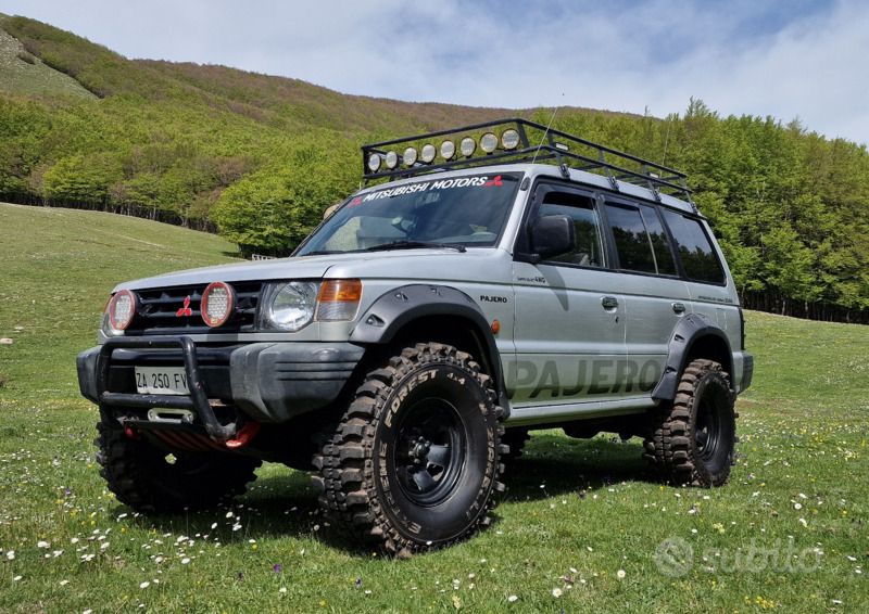 Usata Mitsubishi Pajero 100 CV (73 kW) 1998 Grigio SUV