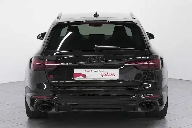 Usata Audi RS4 Ambiente 450 CV (330 kW) 2022 Nero Station wagon